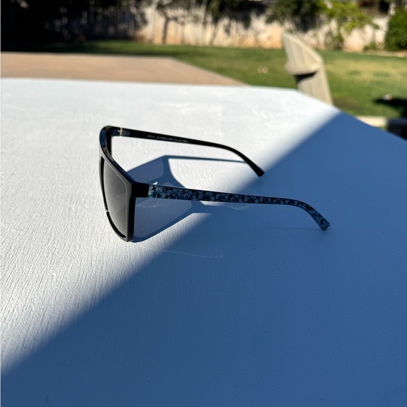 Neven Tropical Detail Sunglasses - Picture 2 of 5